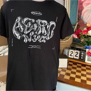 learance
Aero NYC Liquid Logo Graphic Tee